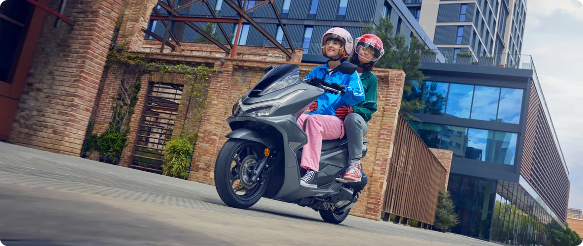 Honda PCX 125 (2025) İncelemesi: Akıllı ve Ekonomik Şehir Scooter’ı