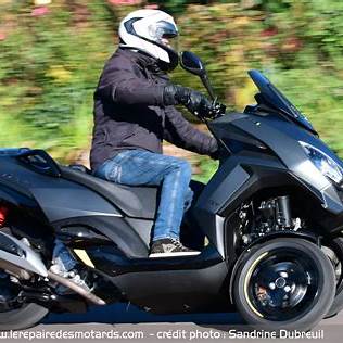 Peugeot Metropolis GT 400 İncelemesi – Şehirde ve Yolda Üst Düzey Denge