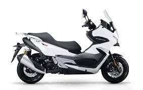 RKS Blade 250 İnceleme – Maxi Scooter Konforu Alınır mı?