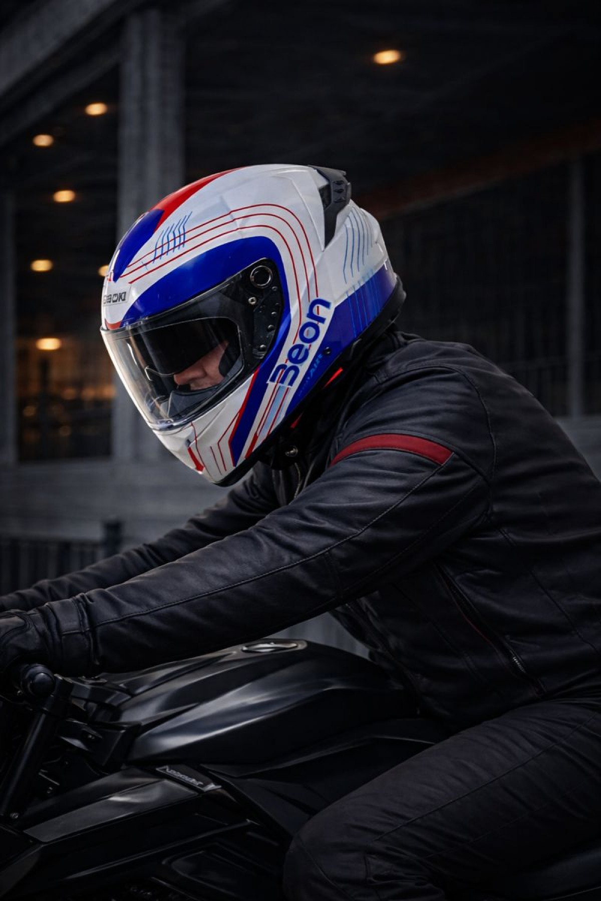 Beon Kapalı Kask (full Face) B507 Beyaz,mavi,kırmızı